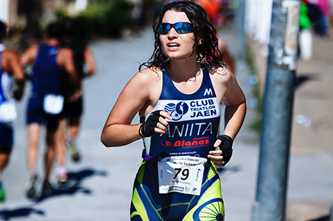 vrouw-rennend-in-trisuit-laatste-onderdeel.jpg